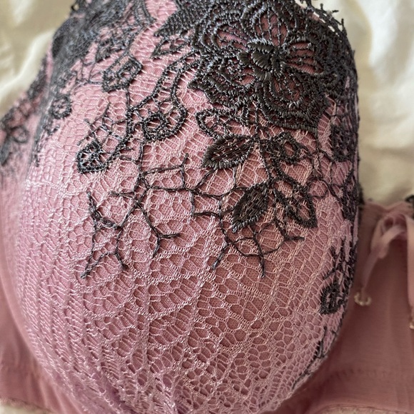 Ashley Graham bra 👙 - Picture 4 of 12